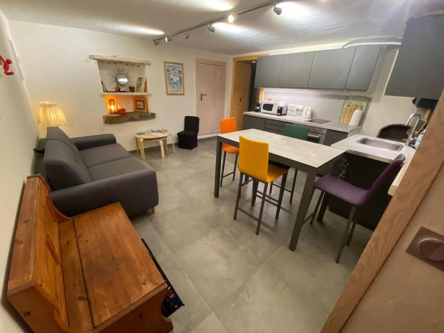 Dans Hameau, Pres Des Pistes Logement De Plein Pied Au Calme Тананж Екстериор снимка