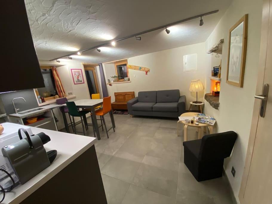 Dans Hameau, Pres Des Pistes Logement De Plein Pied Au Calme Тананж Екстериор снимка